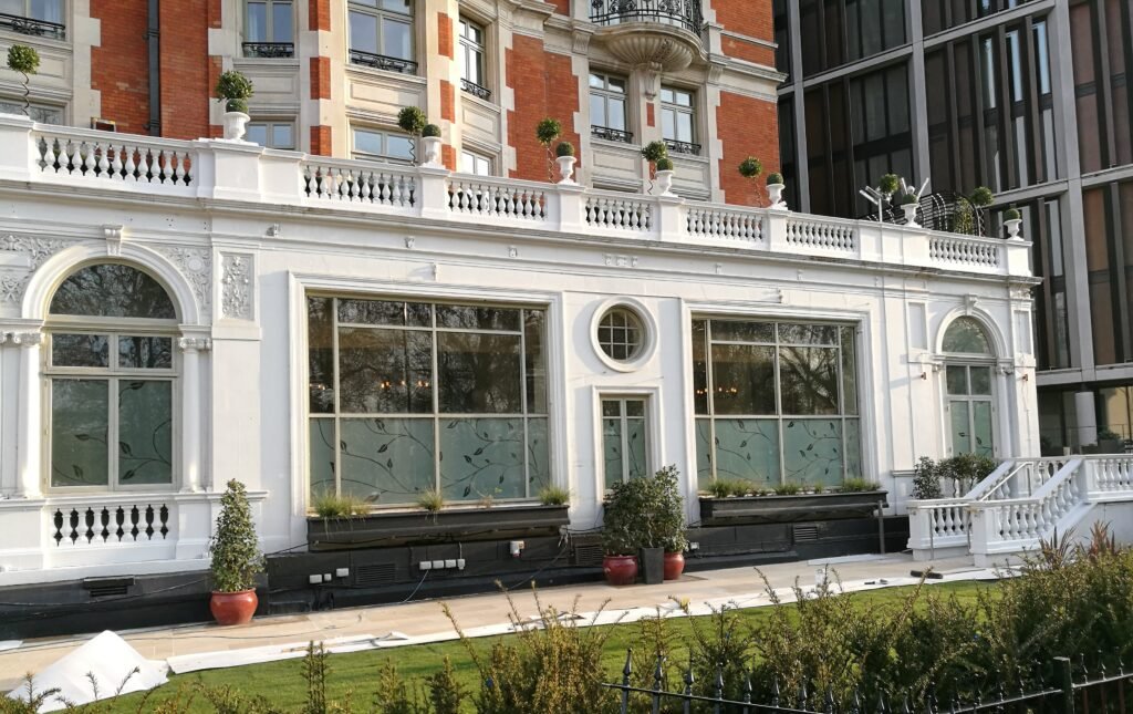 17-bespoke-frosting-mandarin-oriental