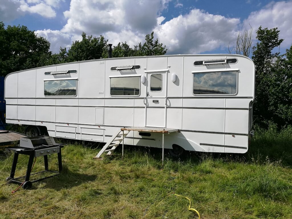 48-privacy-circus-home-tint