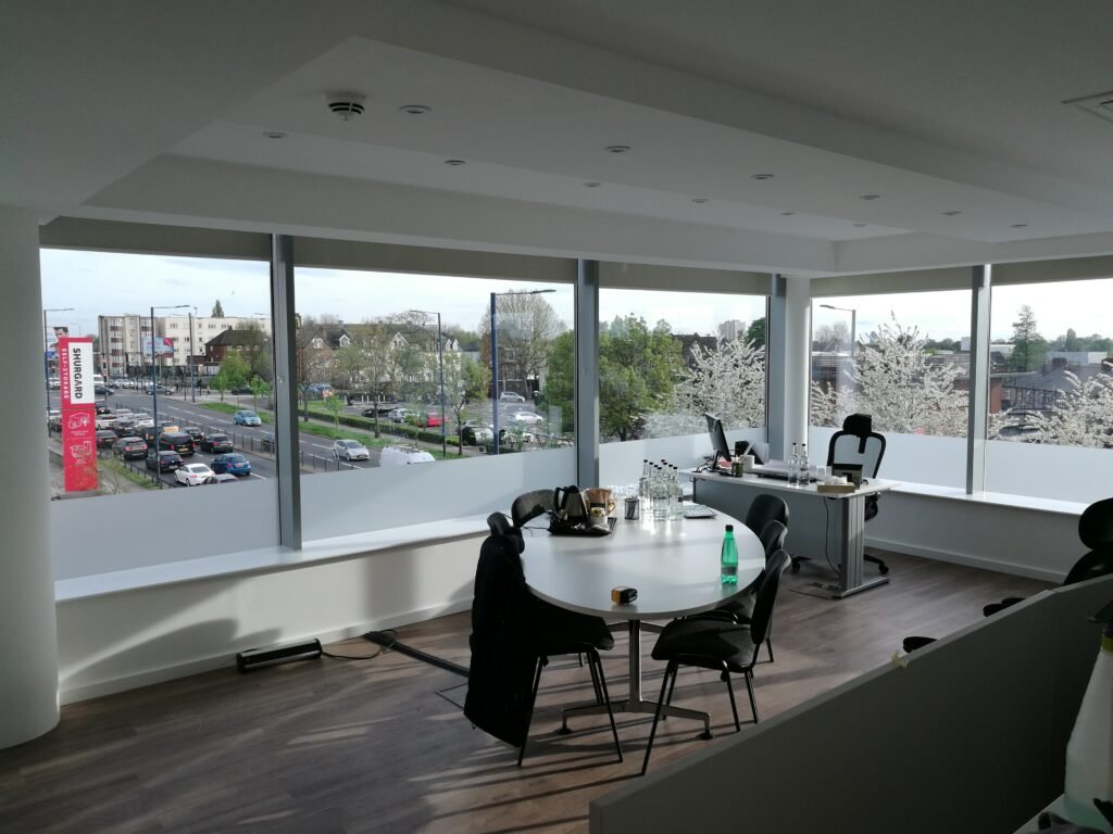 74-holiday-inn-small-frost-band