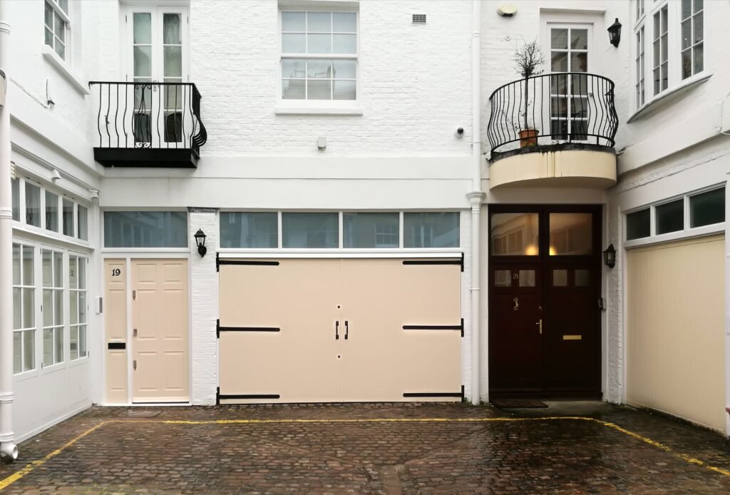 80-mews-filmed-glass-garage