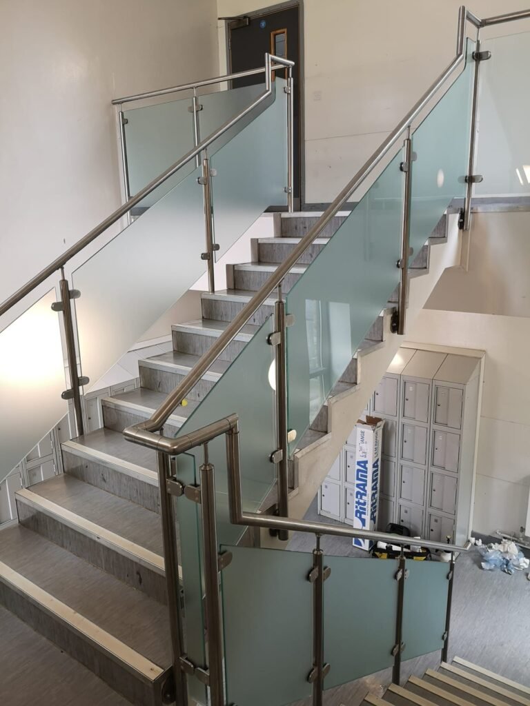 94-frosted-glass-balustrade-stairs