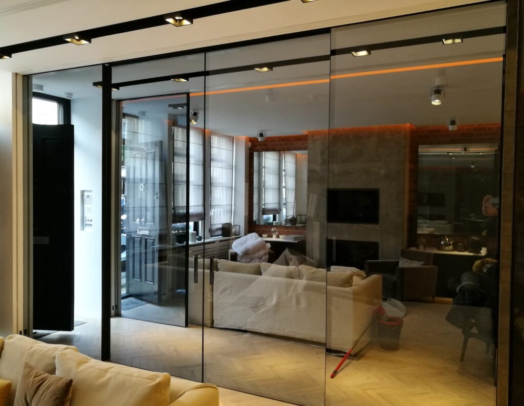 99-mirror-bedroom-privacy-lounge
