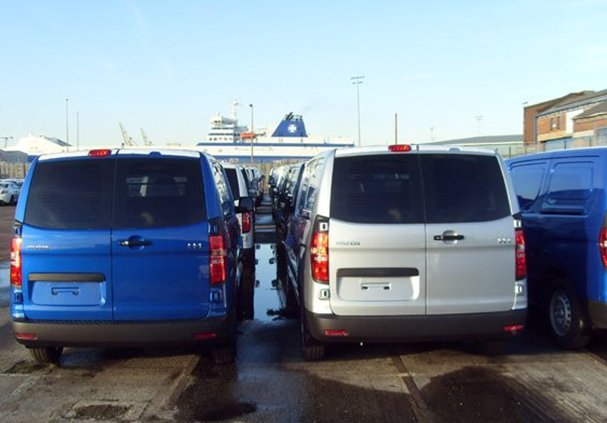 hyundai van iload i800 window tinting